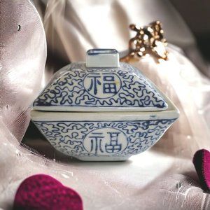 VTG Chinese blue & white porcelain 4" Square Trinket Dish  Jewerly Cotton Balls